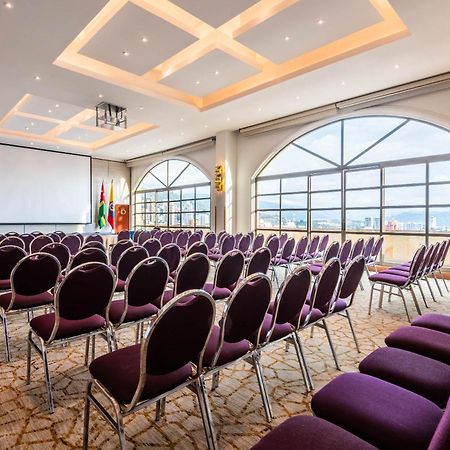 Hotel Dann Carlton ブカラマンガ エクステリア 写真 Meeting room
