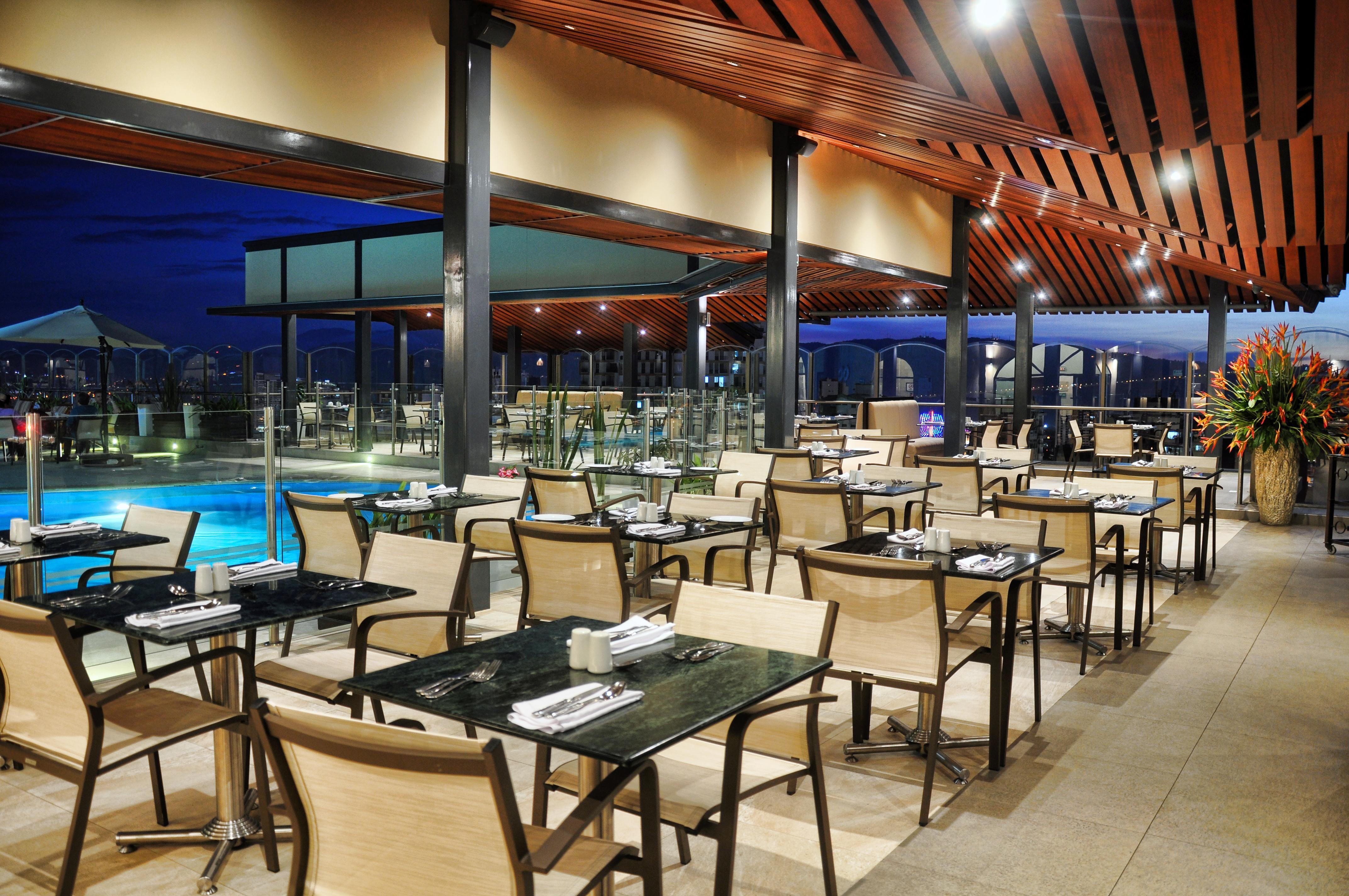 Hotel Dann Carlton ブカラマンガ エクステリア 写真 The Pool Bar