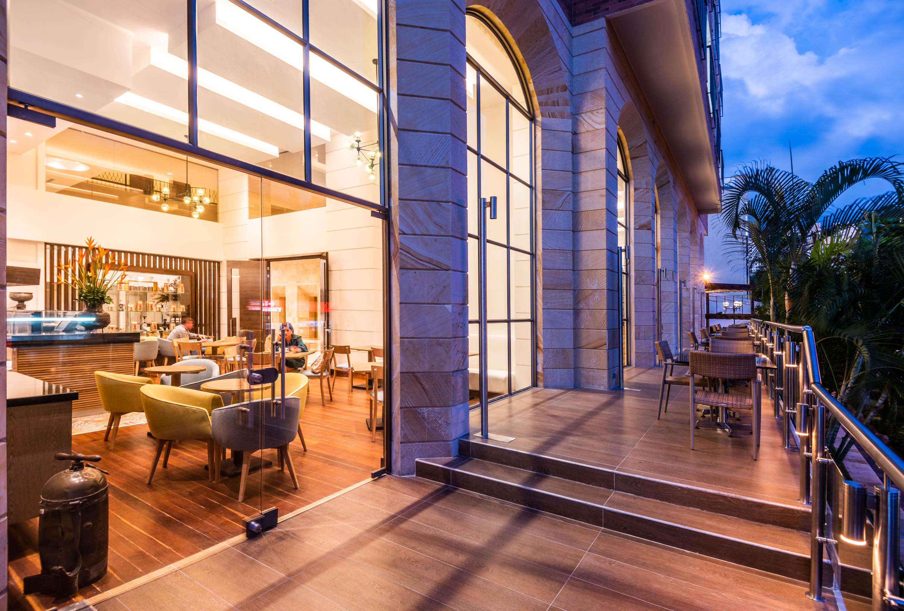 Hotel Dann Carlton ブカラマンガ エクステリア 写真 The Terrace