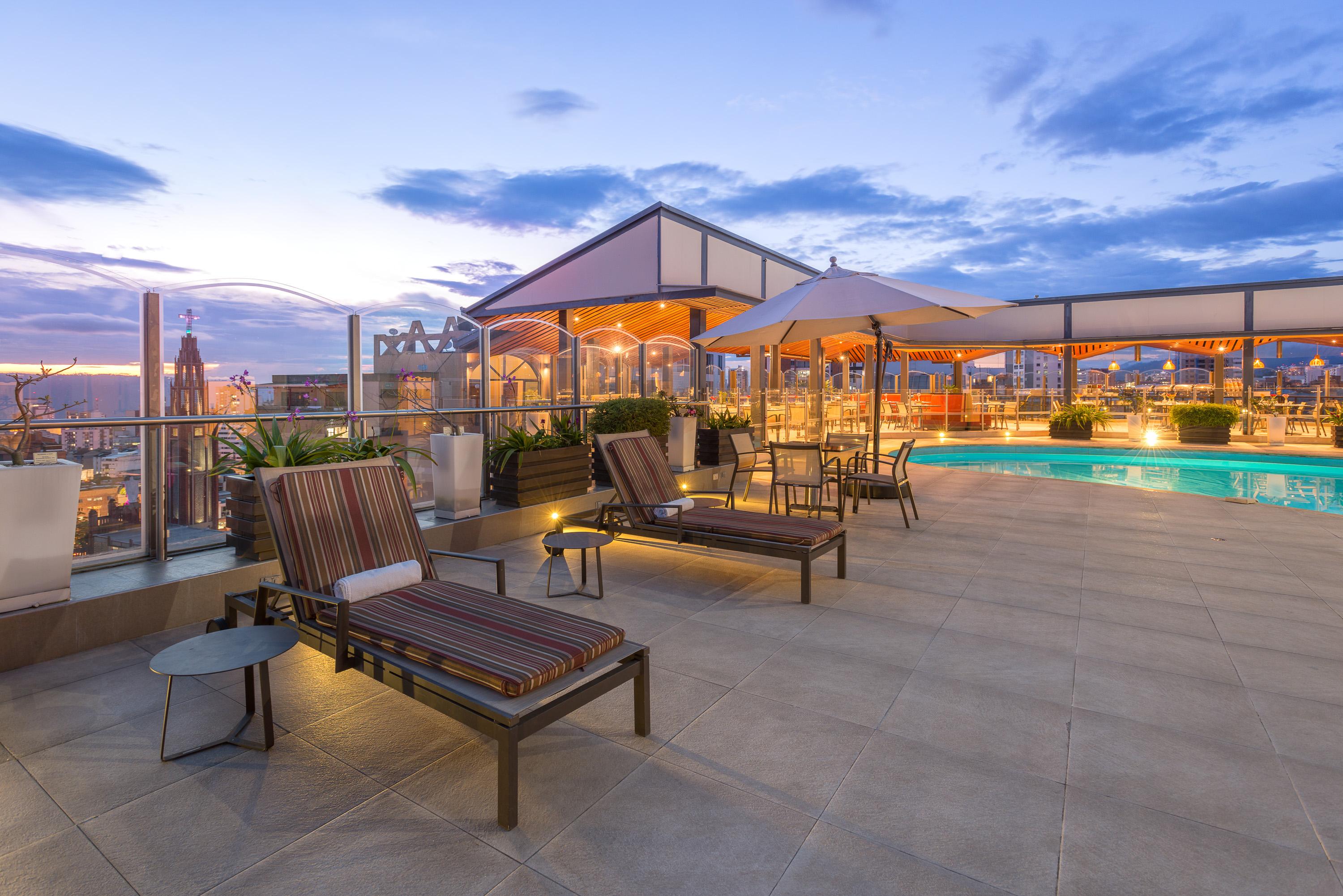 Hotel Dann Carlton ブカラマンガ エクステリア 写真 Rooftop pool at the Four Seasons Hotel, Bogotá