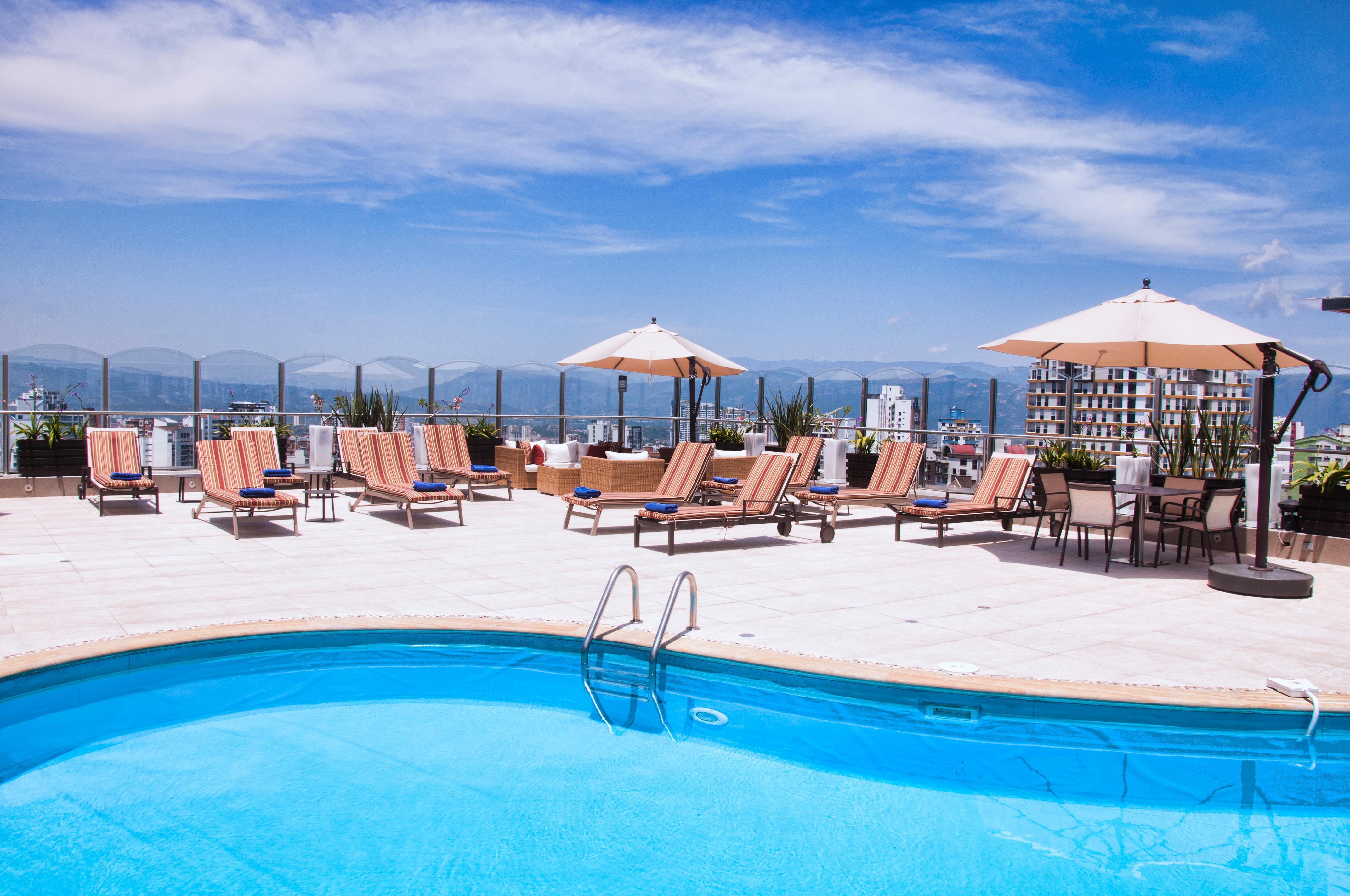 Hotel Dann Carlton ブカラマンガ エクステリア 写真 Rooftop pool