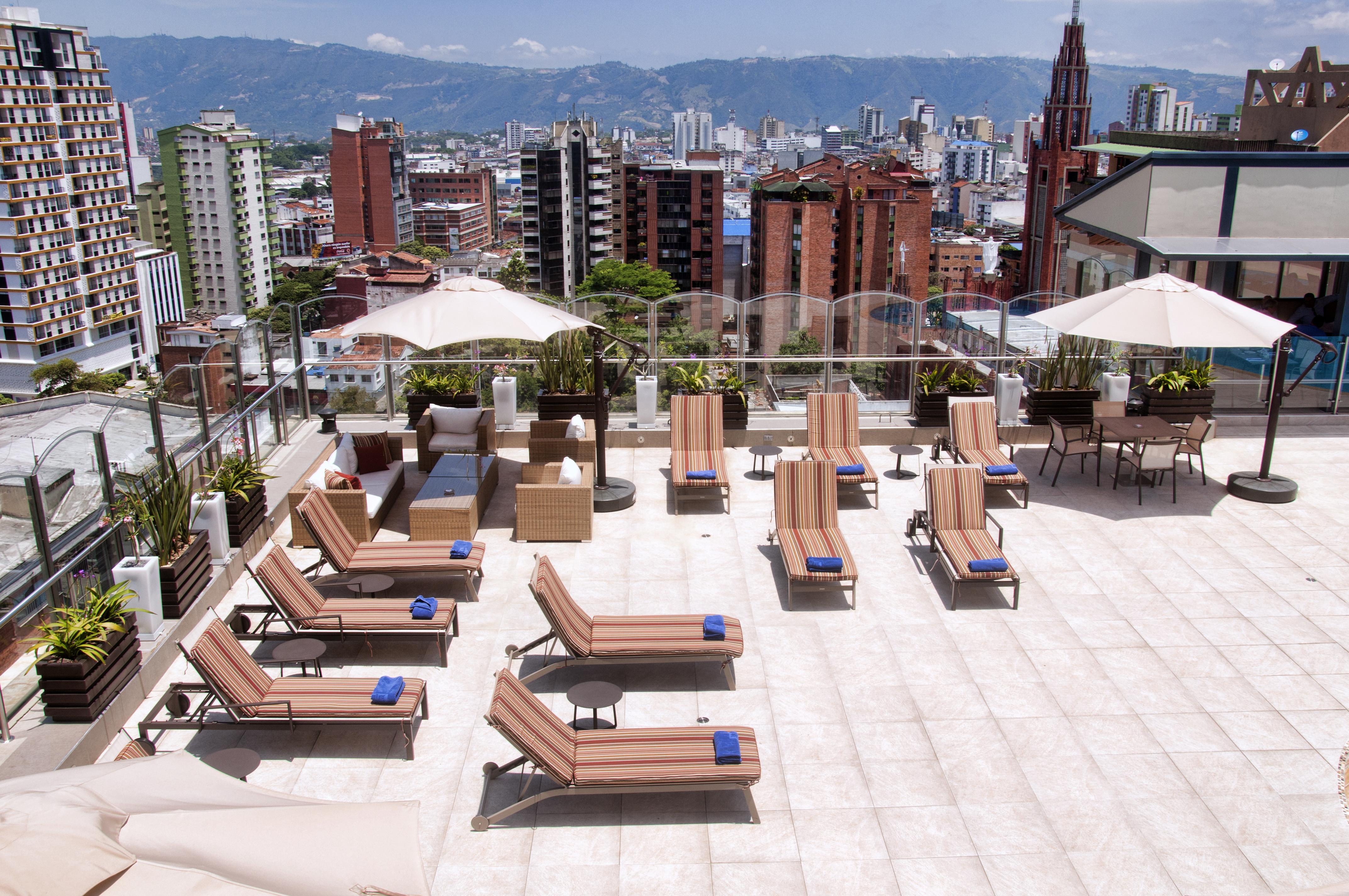 Hotel Dann Carlton ブカラマンガ エクステリア 写真 Rooftop pool at the Four Seasons Hotel Bogotá