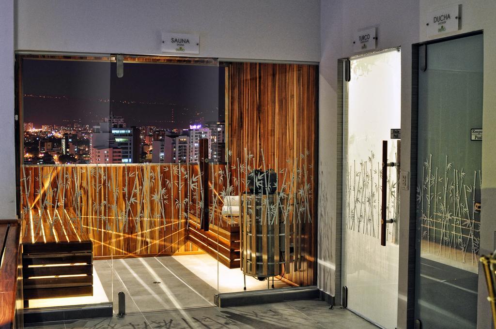 Hotel Dann Carlton ブカラマンガ エクステリア 写真 A sliding door