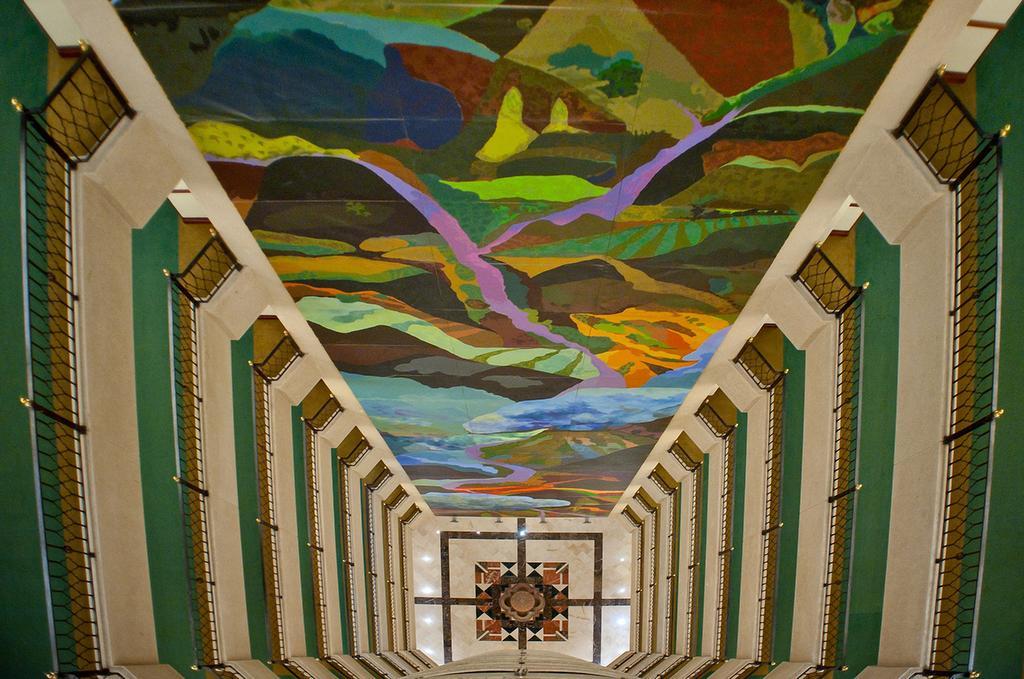 Hotel Dann Carlton ブカラマンガ エクステリア 写真 The ceiling of the staircase